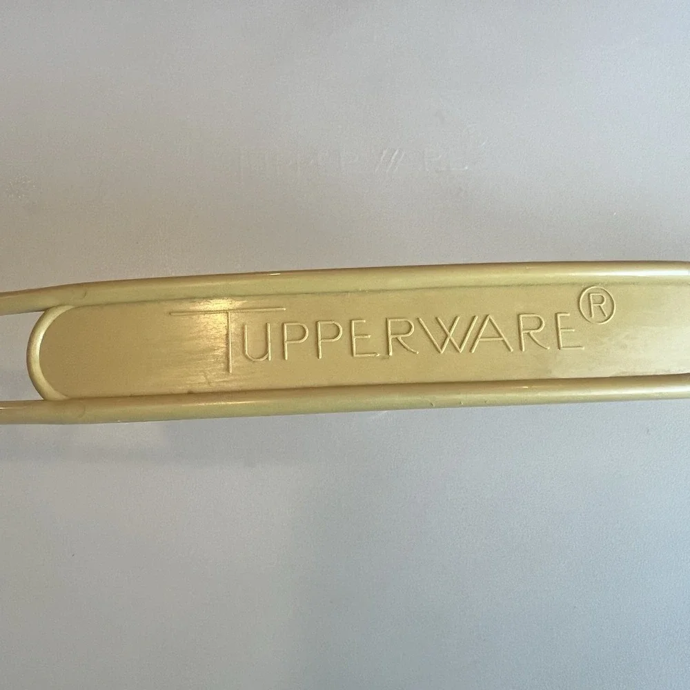 Vintage‎ Tupperware Rectangular Cake Carrier Harvest Gold with Handle 9x13